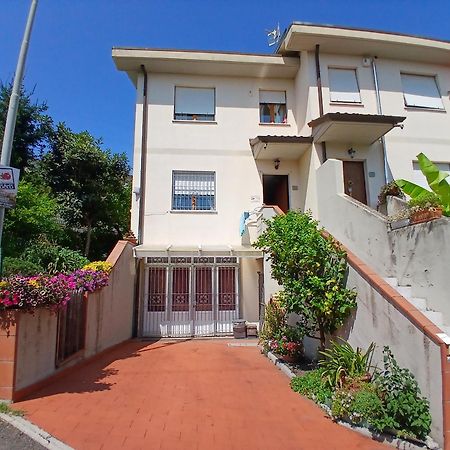 Il Melograno B&B With Private Bathrooms 아울라 외부 사진