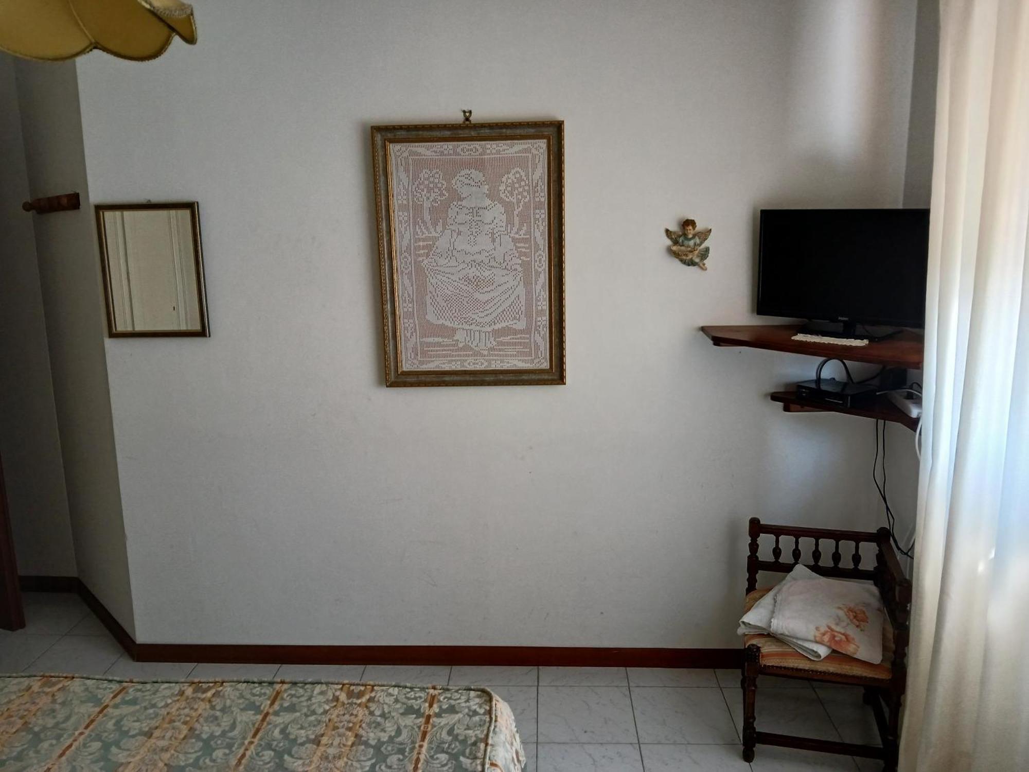 Il Melograno B&B With Private Bathrooms 아울라 외부 사진